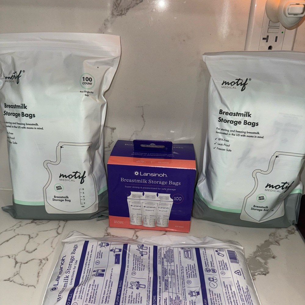 Lansinoh and Motif Breastmilk Storage Bags - White and Blue